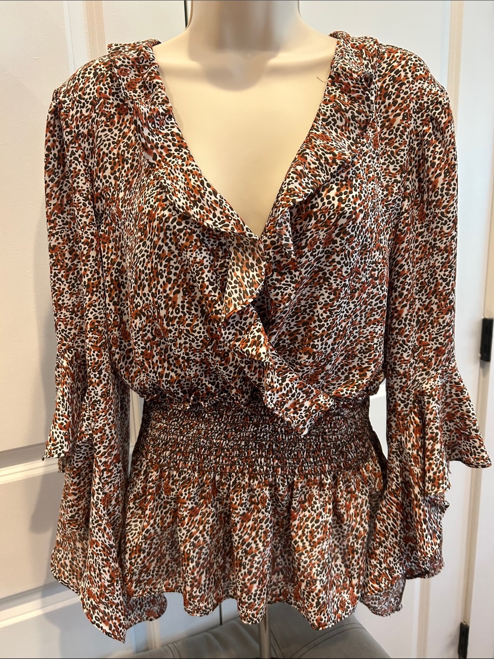 Max Edition Ruffle V-Neck Smocked Waist Blouse in Brown Animal Print size XL GUC